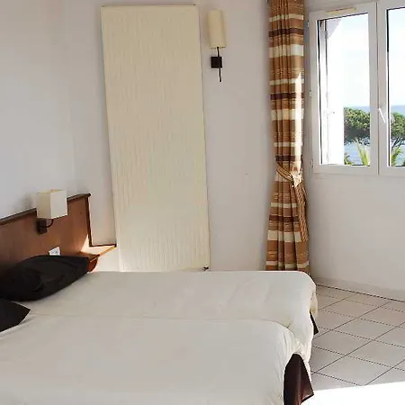 Le Village Des Isles Hotel